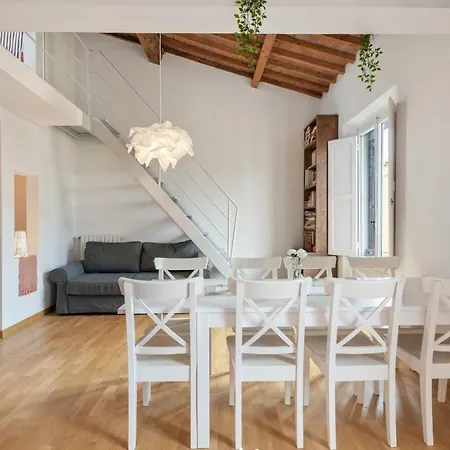 Beautiful 4bed Apt,sleeps 9 Nr Piazza Della Liberta Appartement *