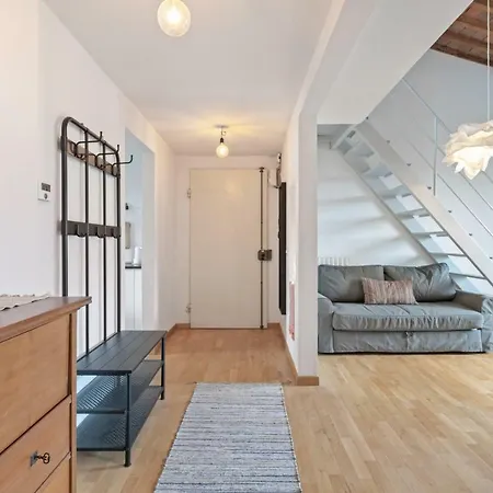 Beautiful 4bed Apt,sleeps 9 Nr Piazza Della Liberta Appartement *