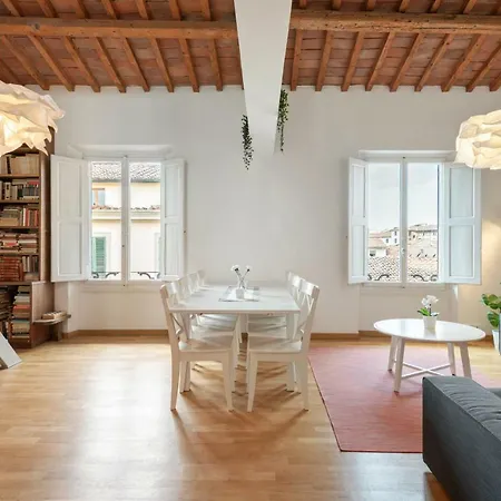 Beautiful 4bed Apt,sleeps 9 Nr Piazza Della Liberta Appartement *